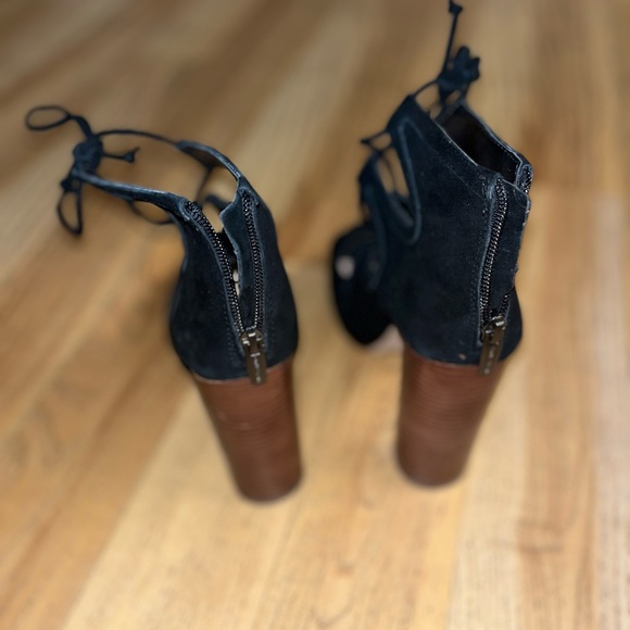 Vince Camuto Suede Lace Up Block Heel Women's Size 7 - Picture 2 of 4